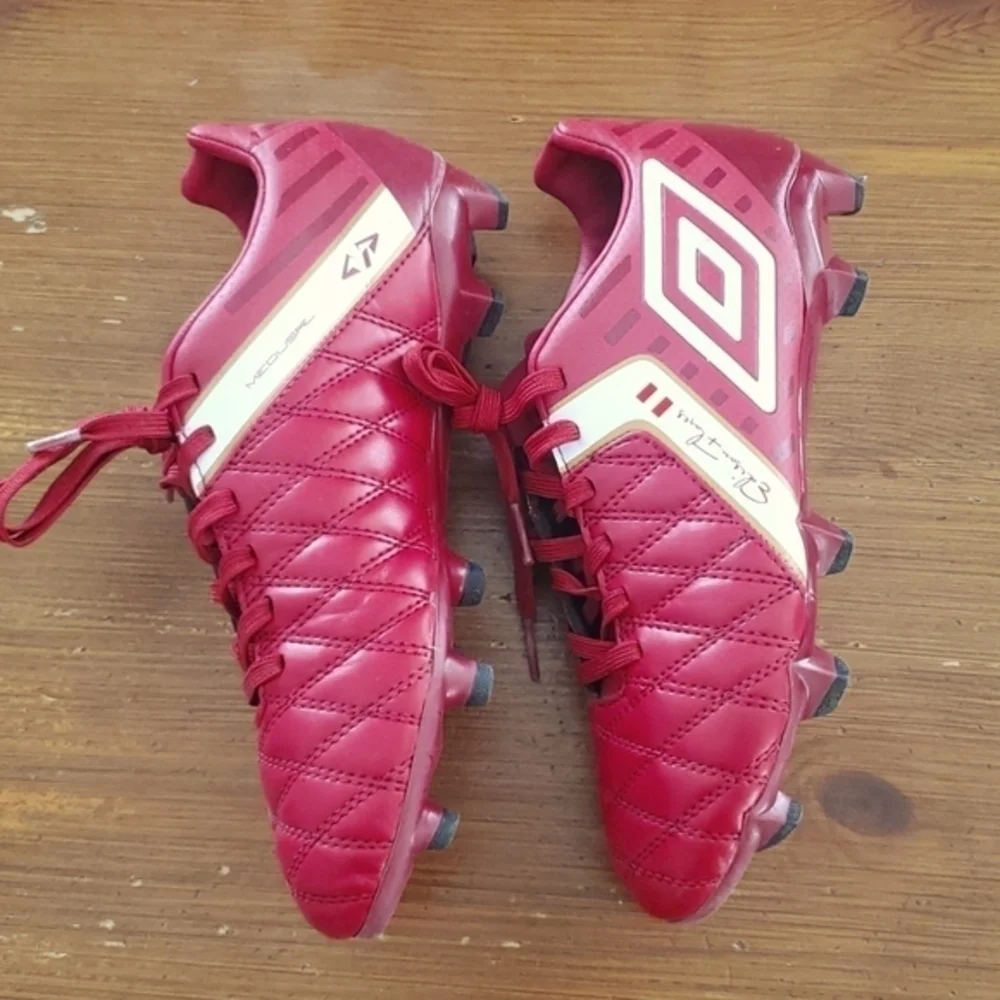 UMBRO Kid's Soccer Cleats Shoes Edison Flores Edition Peruvian Soccer Player